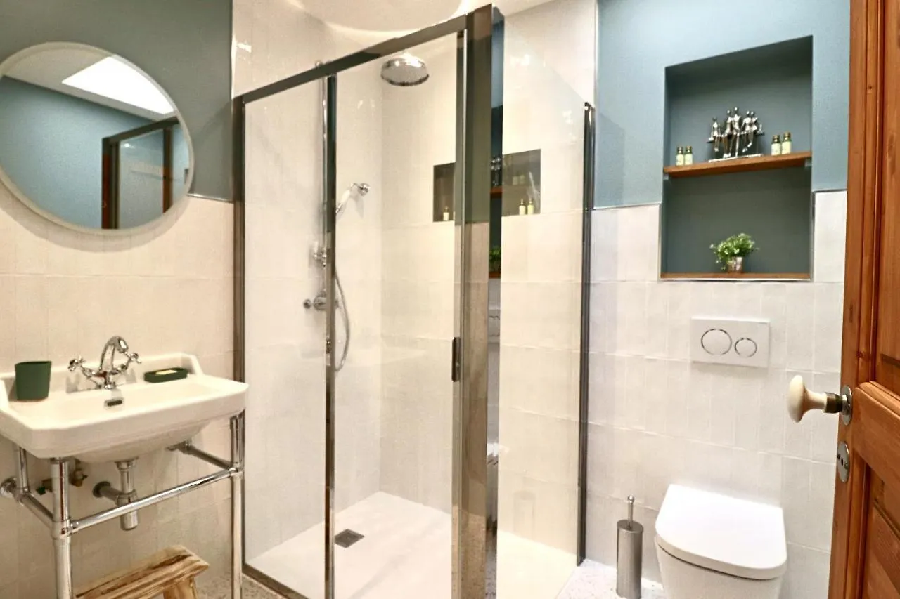 Fersen Bright Apartment Renovated For 5 People In Center Of Old Antibes