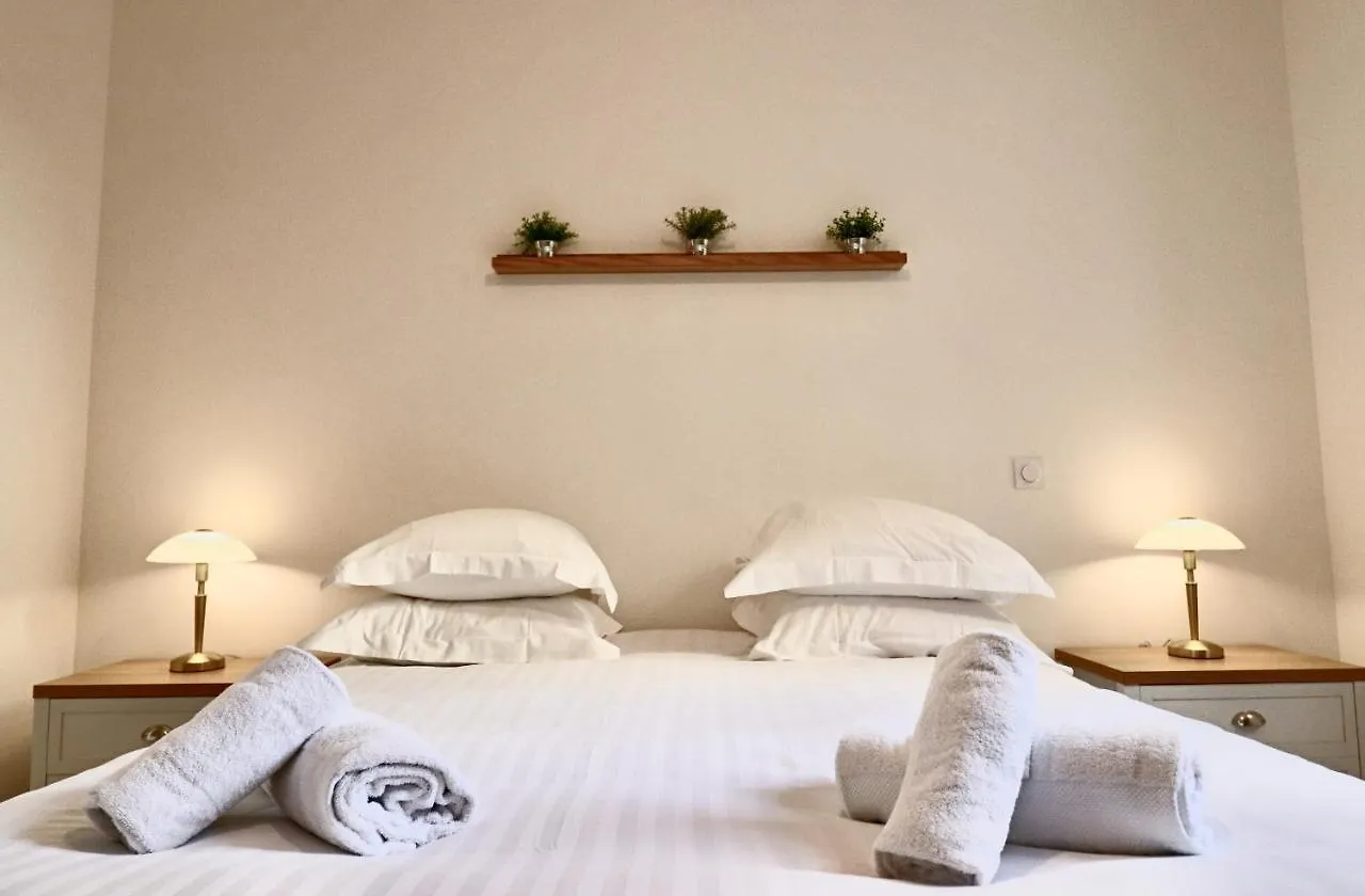 Fersen Bright Apartment Renovated For 5 People In Center Of Old Antibes