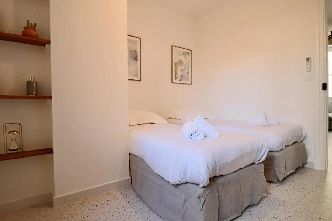 Fersen Bright Apartment Renovated For 5 People In Center Of Old Antibes