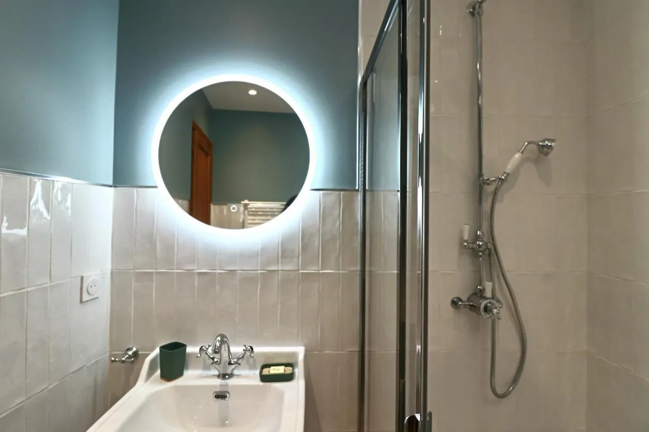 Fersen Bright Apartment Renovated For 5 People In Center Of Old Antibes